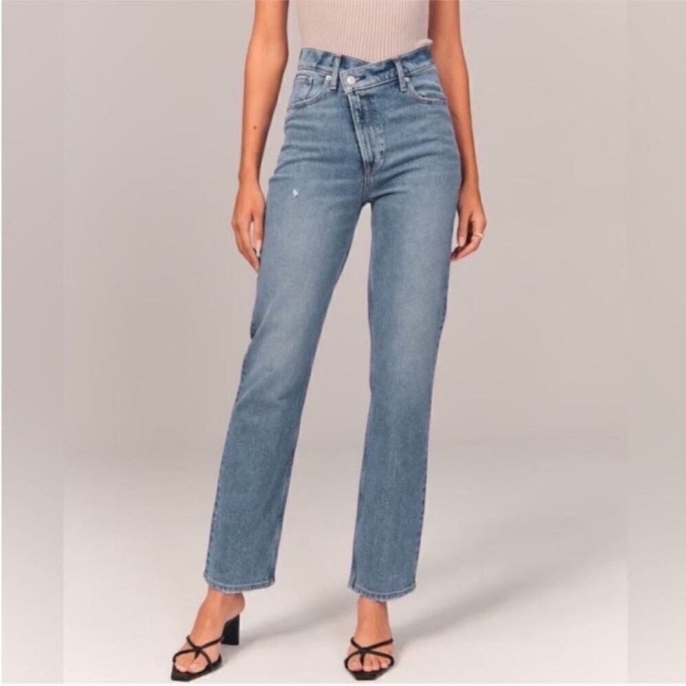 Abercrombie The 90’s Straight Ultra High Rise Jeans